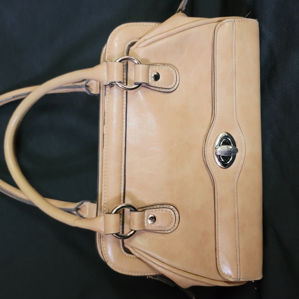 Elegant Tan Handbag